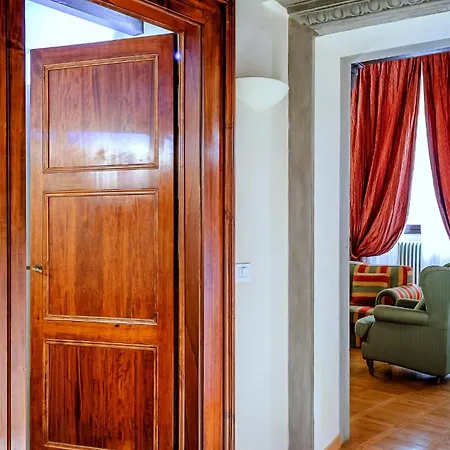 Corno Florentine Apartment